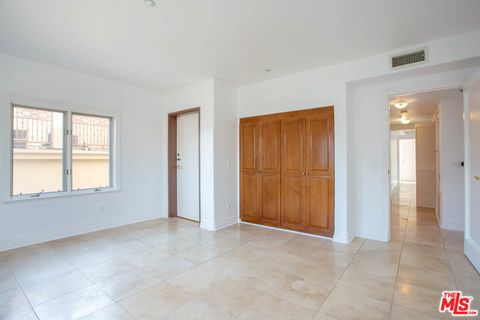 Tiny photo for 871 GRANVILLE Avenue #301, Los Angeles, CA 90049 (MLS # 25612913)