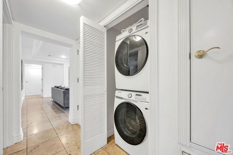 Tiny photo for 871 GRANVILLE Avenue #301, Los Angeles, CA 90049 (MLS # 25612913)