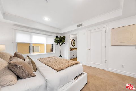 Tiny photo for 871 GRANVILLE Avenue #301, Los Angeles, CA 90049 (MLS # 25612913)