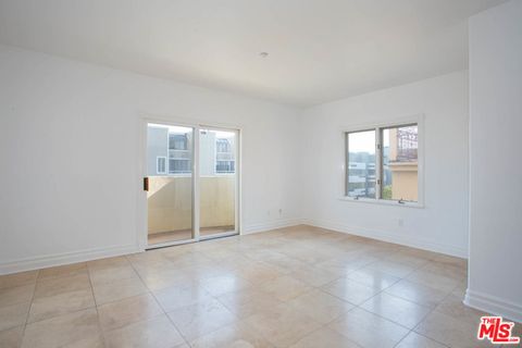 Tiny photo for 871 GRANVILLE Avenue #301, Los Angeles, CA 90049 (MLS # 25612913)