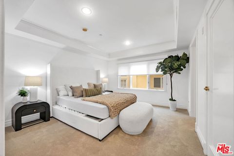 Tiny photo for 871 GRANVILLE Avenue #301, Los Angeles, CA 90049 (MLS # 25612913)