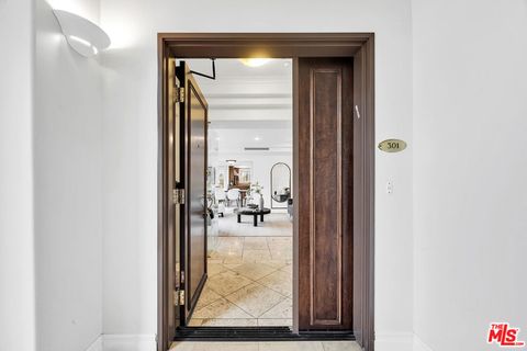 Tiny photo for 871 GRANVILLE Avenue #301, Los Angeles, CA 90049 (MLS # 25612913)