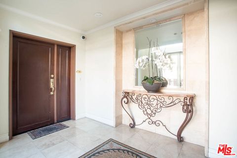 Tiny photo for 871 GRANVILLE Avenue #301, Los Angeles, CA 90049 (MLS # 25612913)