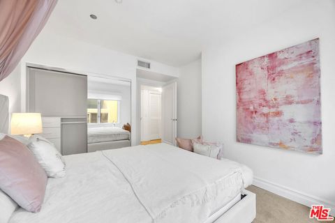 Tiny photo for 871 GRANVILLE Avenue #301, Los Angeles, CA 90049 (MLS # 25612913)