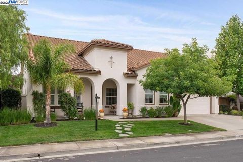 Photo of 960 Maplegate Ct. Ct, Concord, CA 94521 (MLS # 41114035)