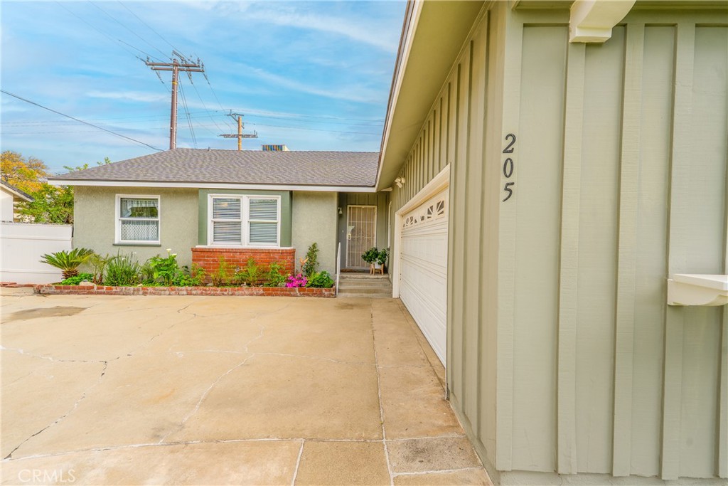 205 W Oakmont Drive