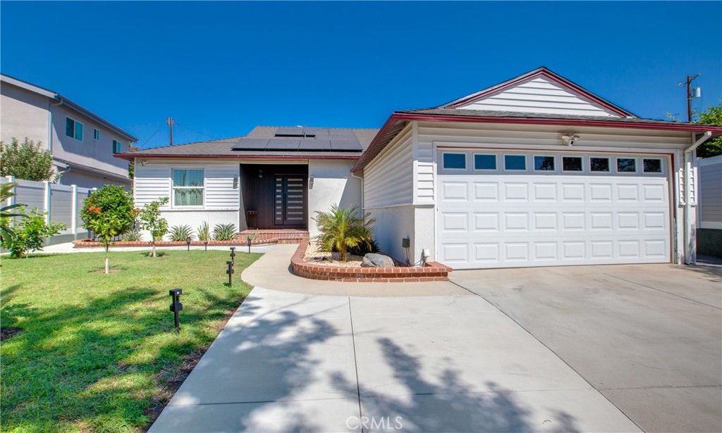 Photo of 17011 Burton Street, Van Nuys, CA 91406 (MLS # GD25256866)