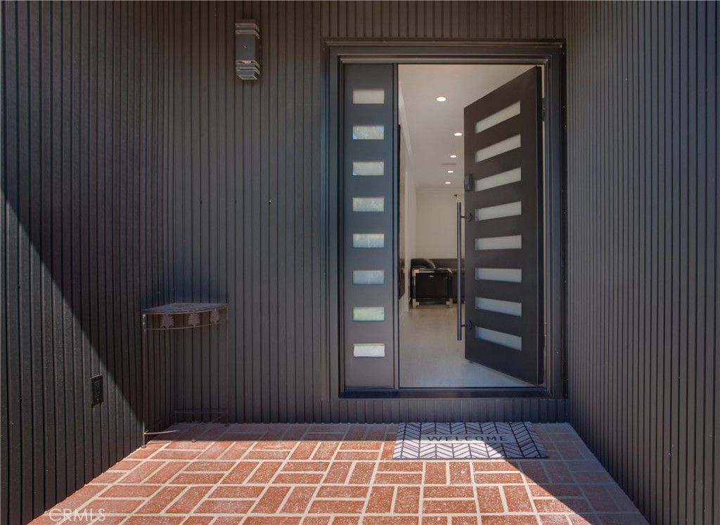 Photo of 17011 Burton Street, Van Nuys, CA 91406 (MLS # GD25256866)