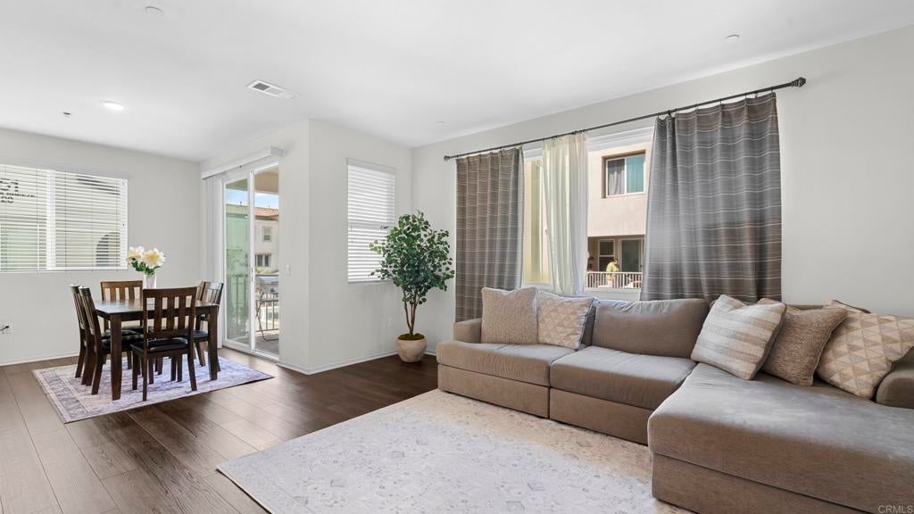 1270 Paseo Sea Breeze