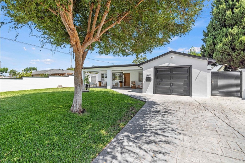 1027 W El Dorado