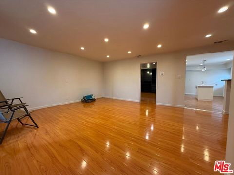 Photo of 10642 Samoa Avenue, Tujunga, CA 91042 (MLS # 26651127)