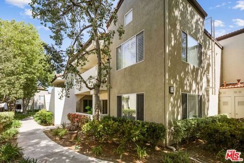 Photo of 24474 Valle Del Oro #101, Newhall, CA 91321 (MLS # 26828897)