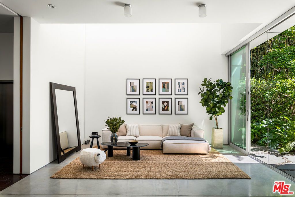 Photo of 702 6th Avenue, Venice, CA 90291 (MLS # 25541739)