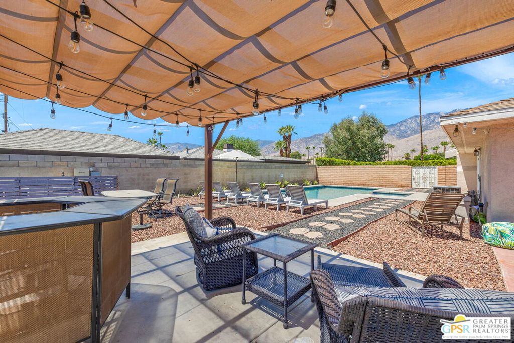 628 S Mountain View Drive