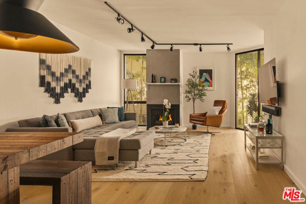 1230 N Sweetzer Avenue 204, West Hollywood CA 90069