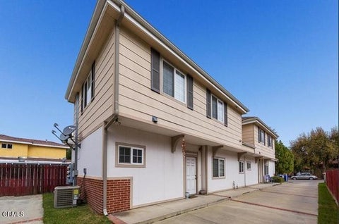 Photo of 3040 Crescent Way, Thousand Oaks, CA 91362 (MLS # V1-38861)