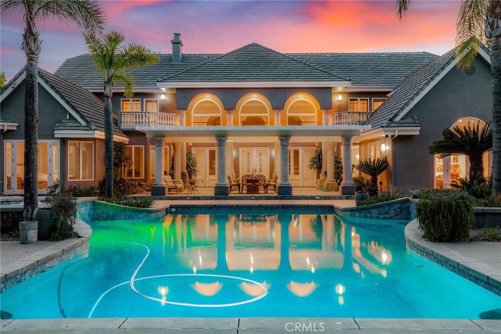 37954 Calle De Lobo