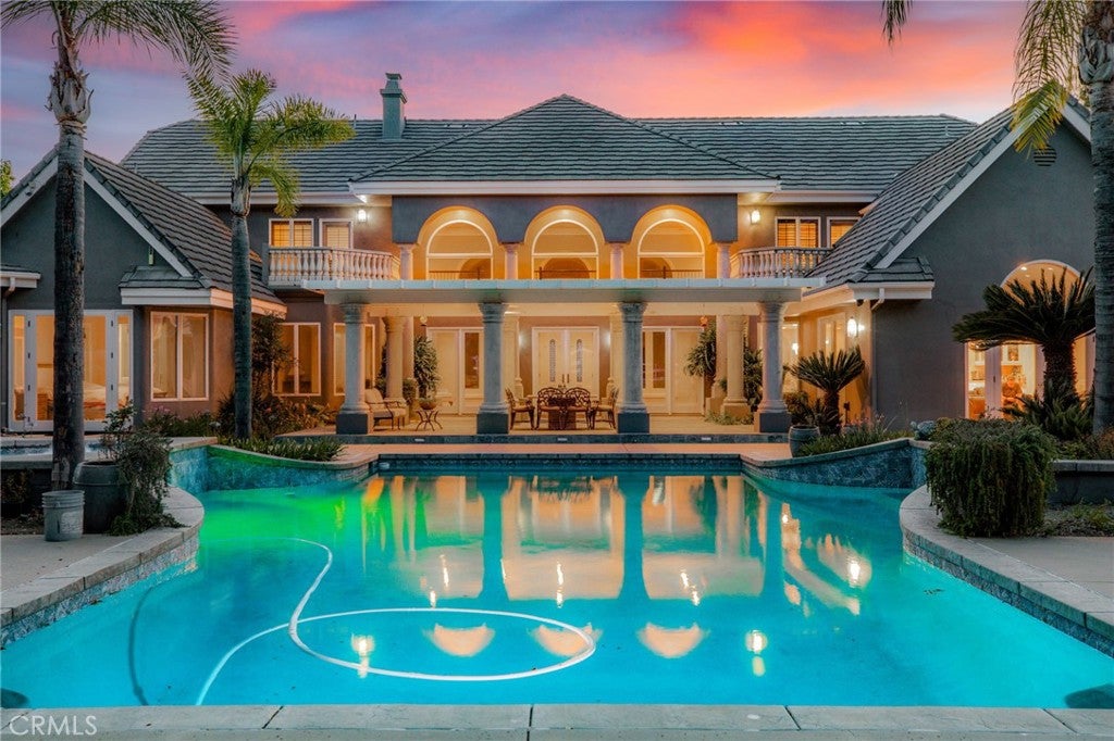37954 Calle De Lobo