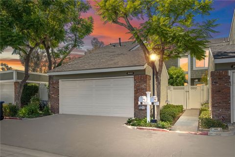 Photo of 25061 SILVERLEAF LN Ln, Laguna Hills, CA 92653 (MLS # OC25218323)