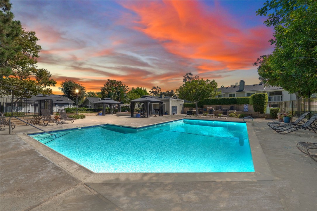 25061 SILVERLEAF LN