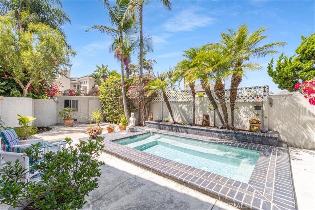 Photo of 17182 Hillside Circle, Huntington Beach, CA 92649 (MLS # OC25185931)