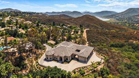 Photo of 1974 Quail Glen Rd RD, Escondido, CA 92029 (MLS # 260020771SD)