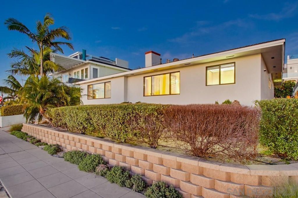 Photo of 3657 Riviera Drive Dr, San Diego, CA 92109 (MLS # 260005018SD)