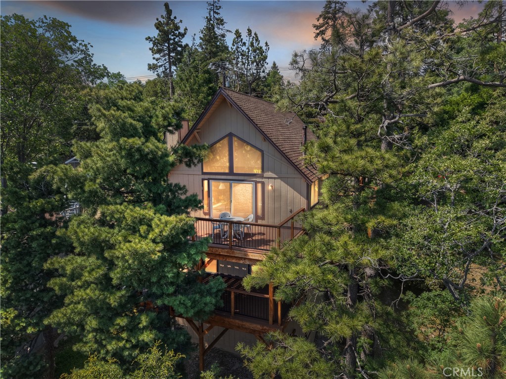 Level Entry | Great Views | Close to Tavern Bay
Nestled among the trees in beautiful Lake Arrowhead, this well-maintained home offers level entry and a peaceful setting with serene views. Step inside to a spacious main-level great room featuring an open-concept kitchen and dining area perfect for entertaining or relaxing by the fire.
Enjoy the outdoors from brand-new upper and lower decks that feel like youre perched in the treetops. Downstairs you'll find all three bedrooms, and laundry and another beautiful deck to soak in the view.
Ideally located just minutes from Tavern Bay Beach Club, the national forest, and Lake Arrowhead Country Club, this home also offers easy access to The Pinnacles for hiking and is just a short drive to the Village. Plenty of parking and mountain charm make this a perfect full-time residence or weekend getaway.