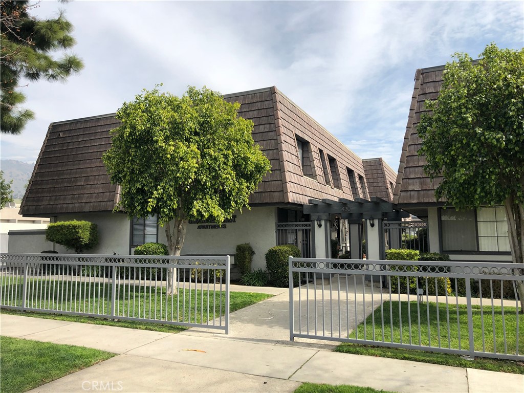 Must see This Two bedroom 1.5 Bath Apartment in Glendora! This spacious unit features two bedrooms and 1.5 bathrooms, perfect for those looking for a comfortable living space. Enjoy the convenience of onsite laundry facilities, a community pool and spa for relaxation, and a garage for parking. Stay comfortable year-round with central air and heat. Located in the beautiful city of Glendora, this apartment is perfect for those seeking a convenient and cozy living space. Contact us today to schedule a tour and make this apartment your new home! (photos represent the unit for lease but may not be the actual unit)