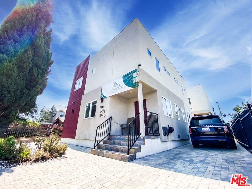 1340 W 37th Street