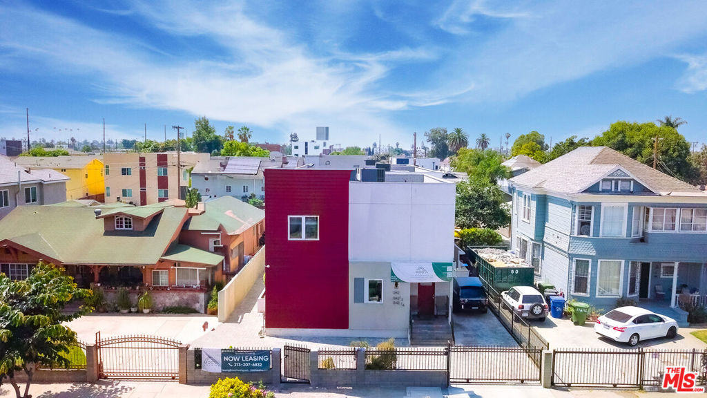 1340 W 37th Street