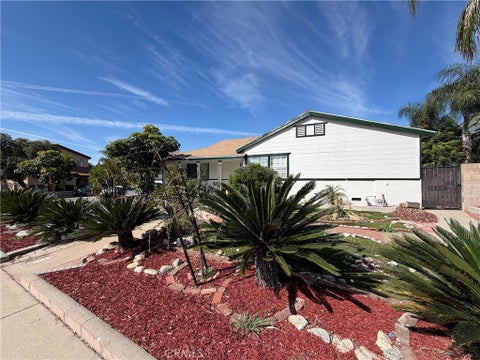Photo of 479 Carleton Avenue, Claremont, CA 91711 (MLS # SB26163171)