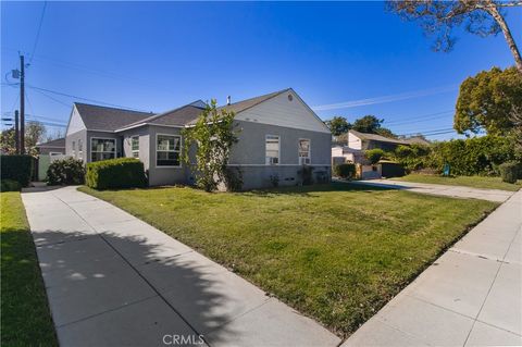 Photo of 1329 -1331 N Screenland Drive #1329-1331, Burbank, CA 91505 (MLS # SR26050851)