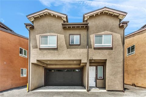 Photo of 7419 N Mia Lane Ln, Van Nuys, CA 91405 (MLS # DW25131626)