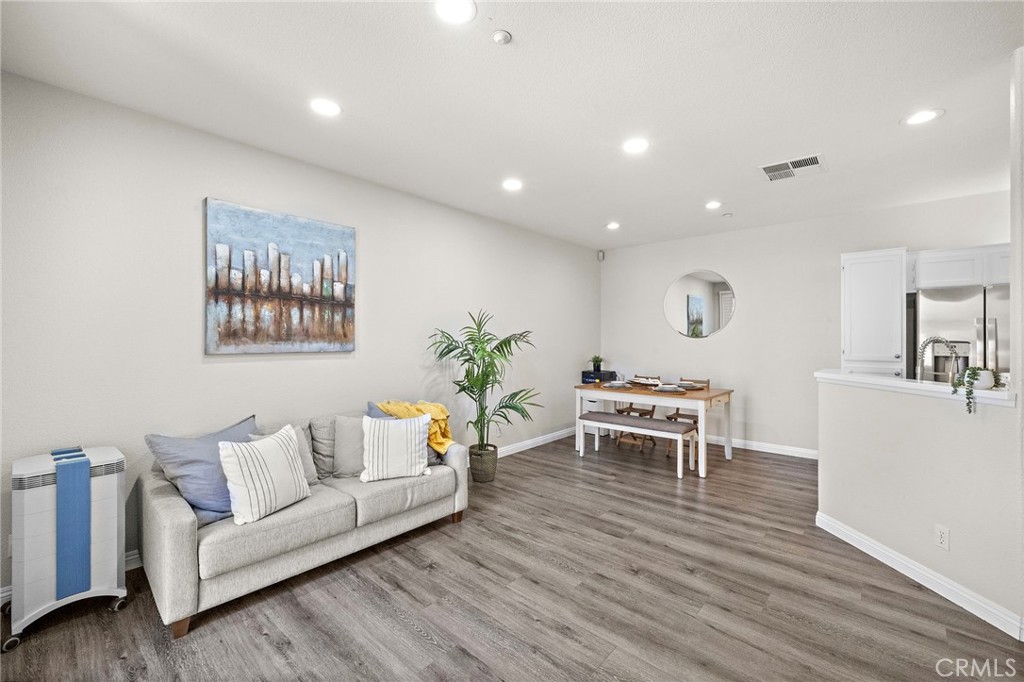 811 Larkridge
