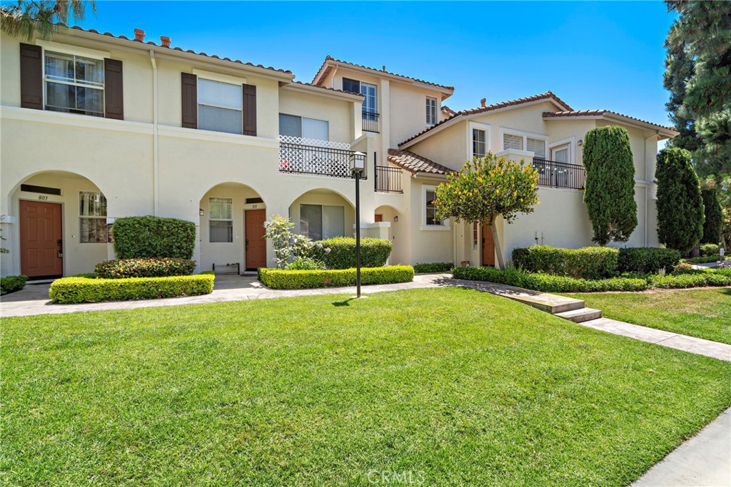 811 Larkridge