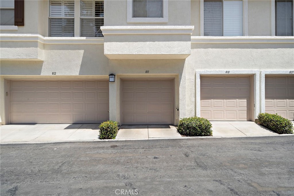 811 Larkridge