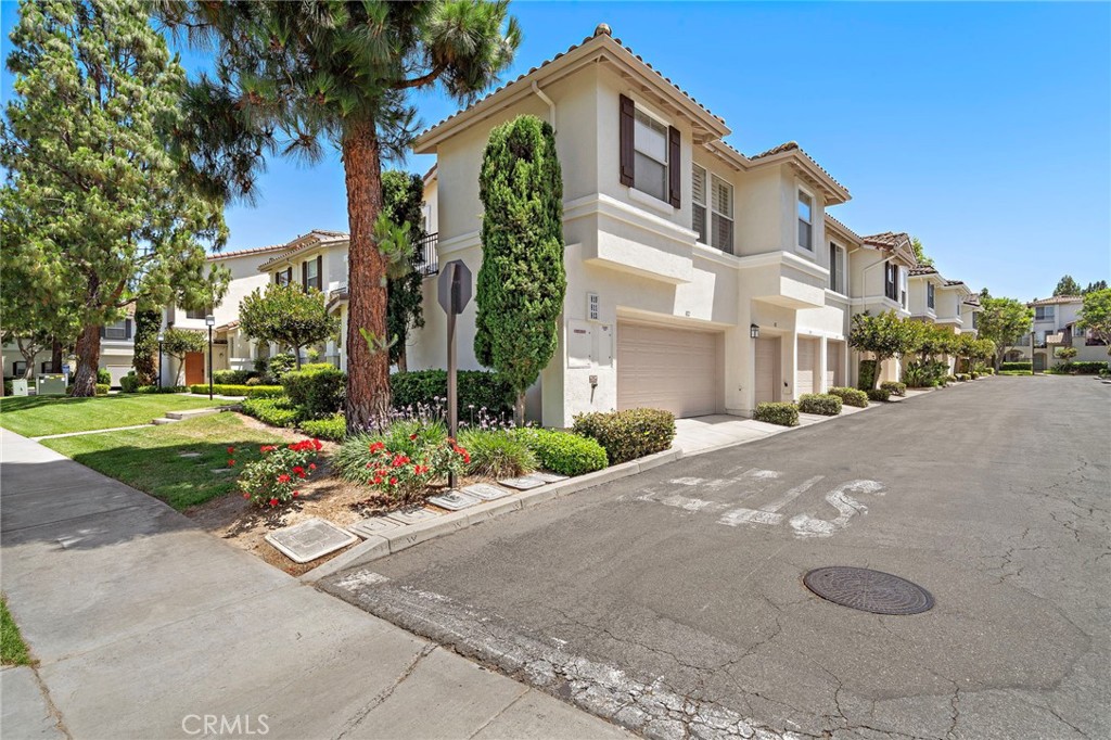 811 Larkridge