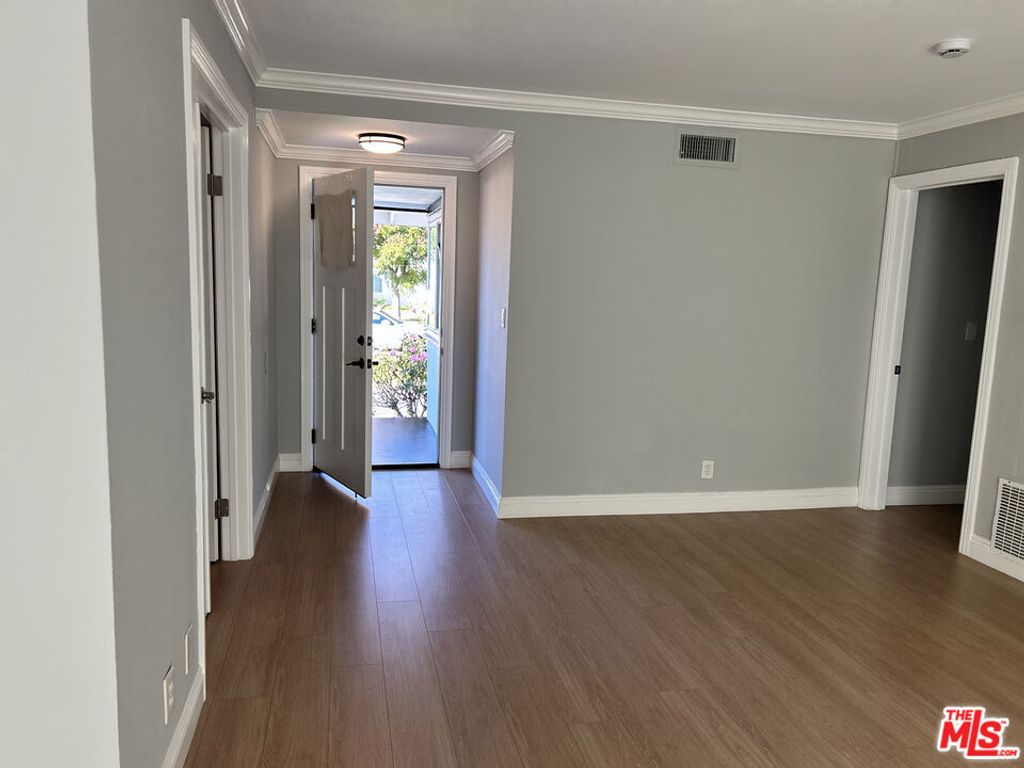 Photo of 6448 Lubao Avenue, Woodland Hills, CA 91367 (MLS # 25626423)