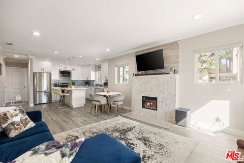 Photo of 1619 W 39th Street, Los Angeles, CA 90062 (MLS # 25623237)