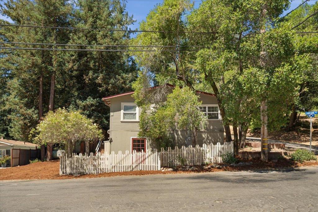 900 Lakeside Drive