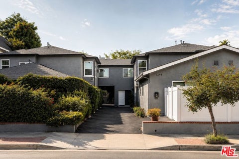 Photo of 5250 Whitsett Avenue, Valley Village, CA 91607 (MLS # 26973943)
