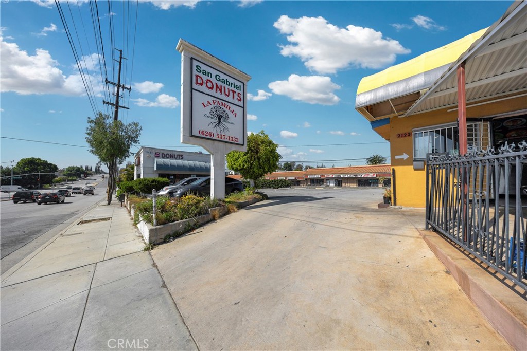 2125 San Gabriel Boulevard
