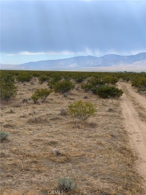 Photo of 0 Maverick St, Mojave, CA 93501 (MLS # HD24100045)