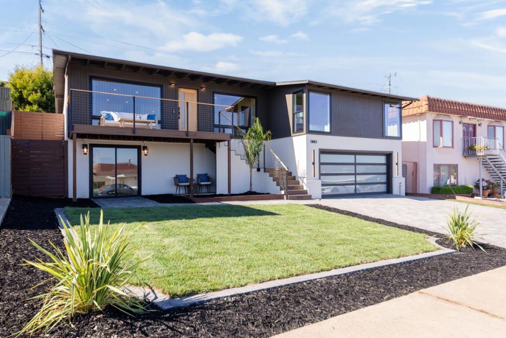 1041 Crestview Drive