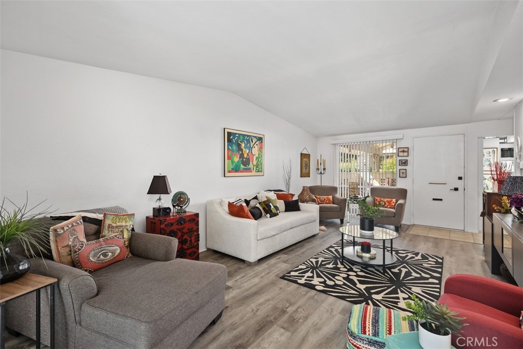 694 Avenida Sevilla B