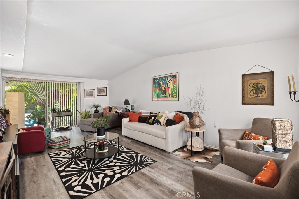694 Avenida Sevilla B