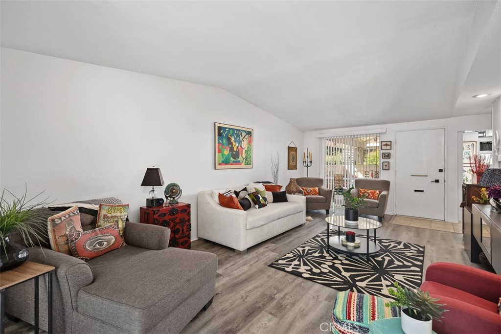 694 Avenida Sevilla B