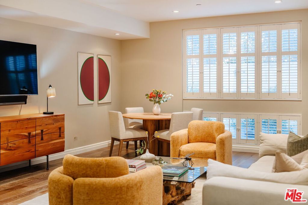 Photo of 441 S Barrington Avenue #109, Los Angeles, CA 90049 (MLS # 25606649)
