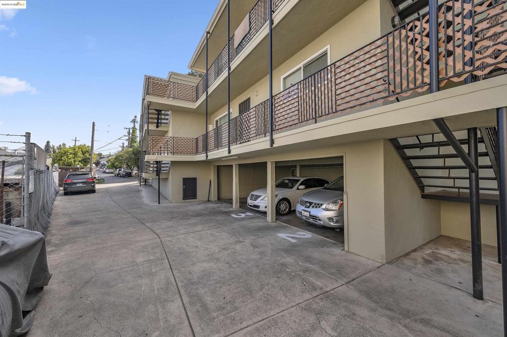 Located in bustling Lower Dimond, 3227 Prentiss is a pride of ownership 6-unit building consisting of all 2-bedroom / 1-bathroom units. The property is nearby the desirable Dimond Shopping District with Safeway, La Farine, Starbucks, and Grand Lake Kitchen! A great opportunity to purchase a wonderful buildingwith a fantastic 7+% in-place return and tremendous upside.